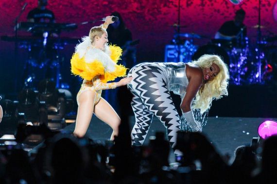 Miley-Cyrus -Bangerz-Tour